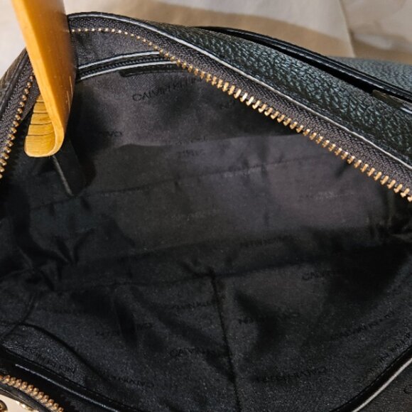 Calvin Klein Leather Pebbled Leather Bag with Gold Chain and Flat Black Leather - Picture 5 of 7